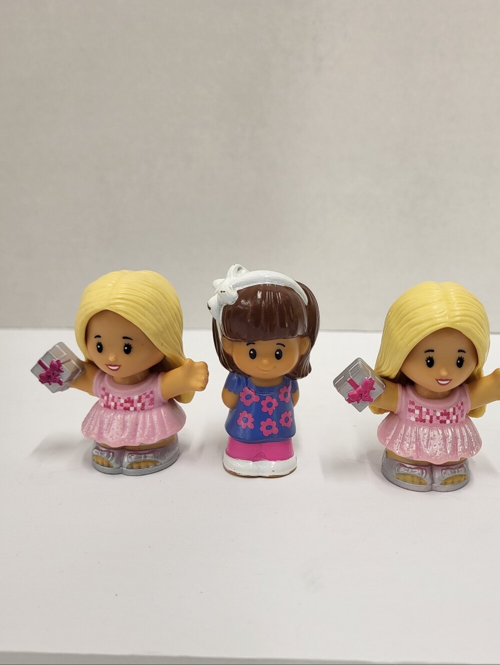 Fisher Price Little People-lot of 3 - Mia And 2 Barbie Party Figure With Present